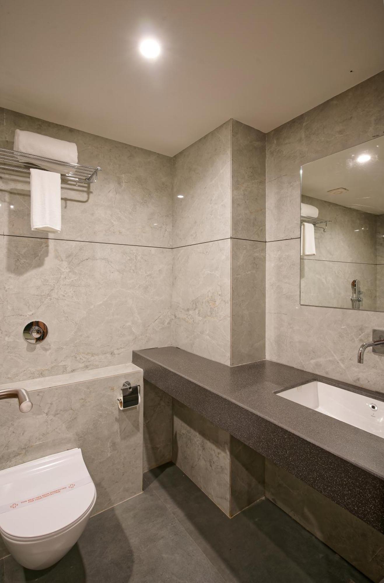 Plenteous Inn Ahmedabad Exterior foto