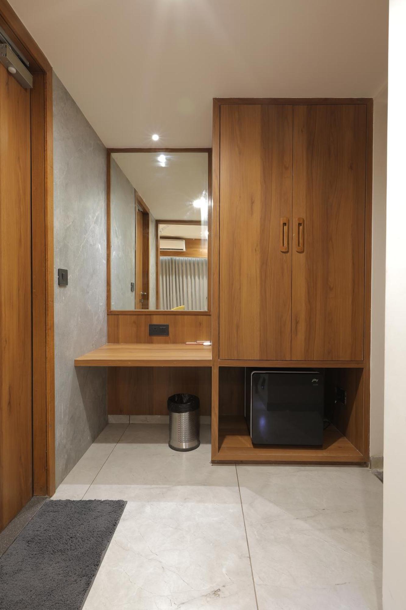 Plenteous Inn Ahmedabad Exterior foto