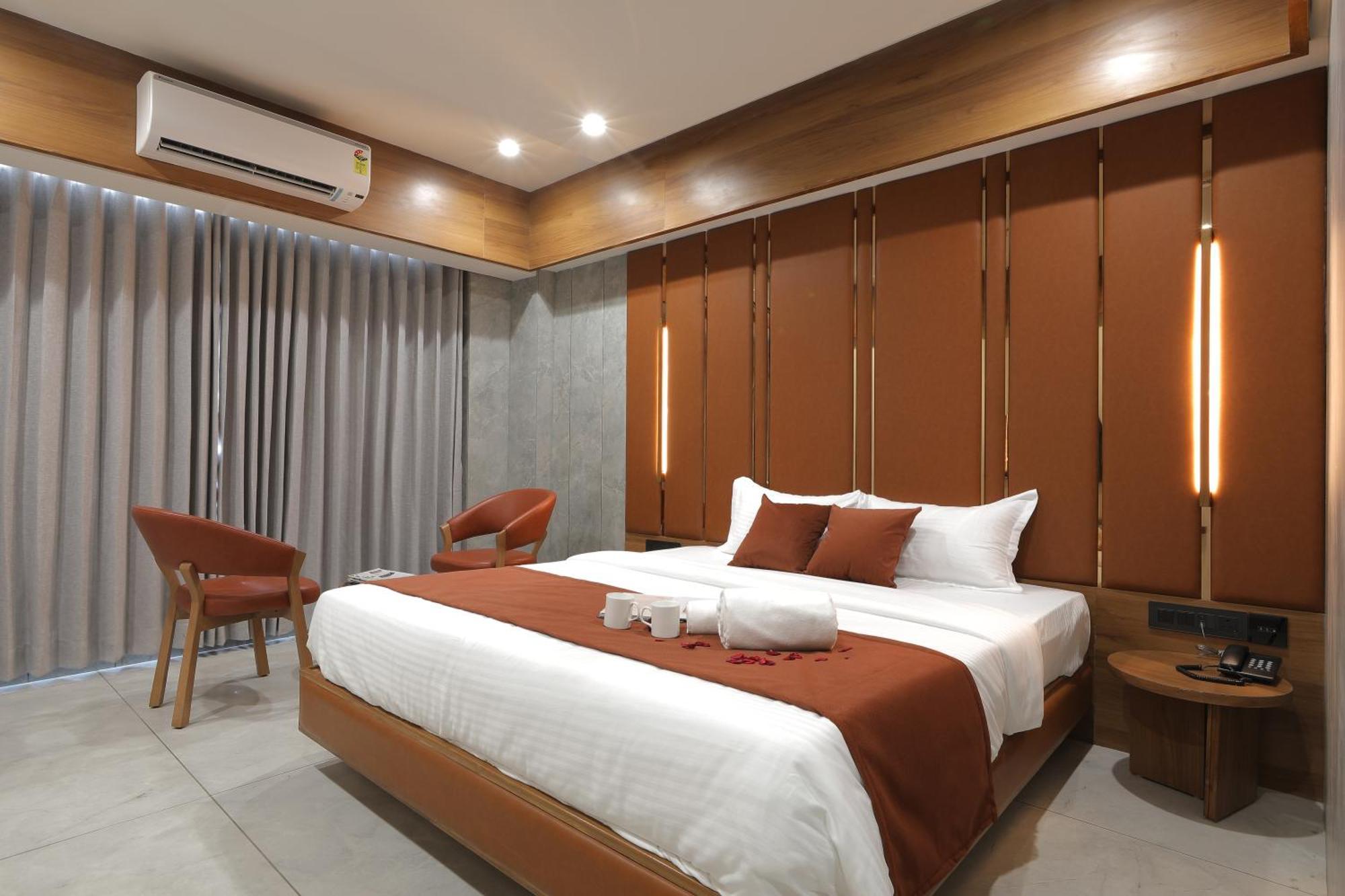 Plenteous Inn Ahmedabad Exterior foto