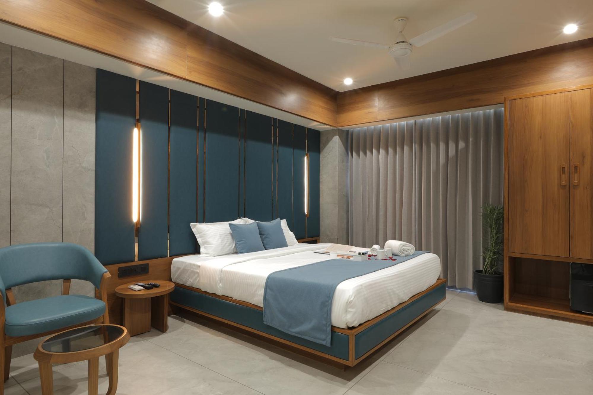 Plenteous Inn Ahmedabad Exterior foto