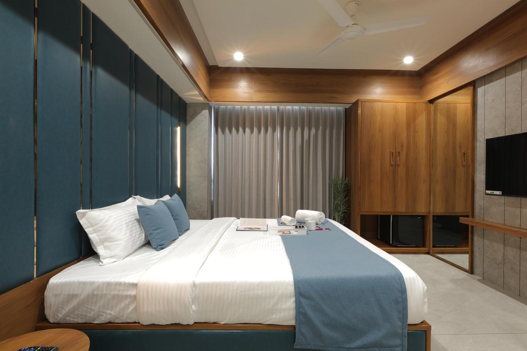 Plenteous Inn Ahmedabad Exterior foto