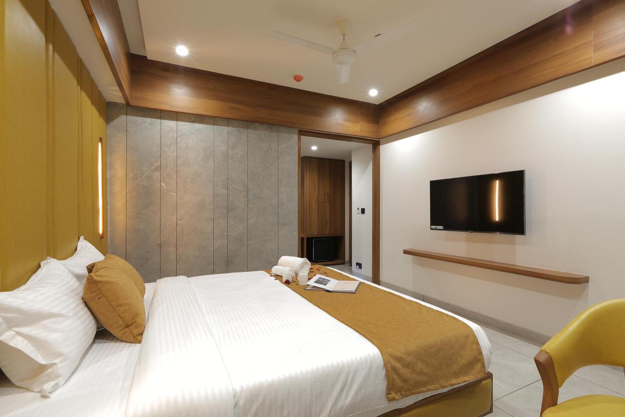 Plenteous Inn Ahmedabad Exterior foto