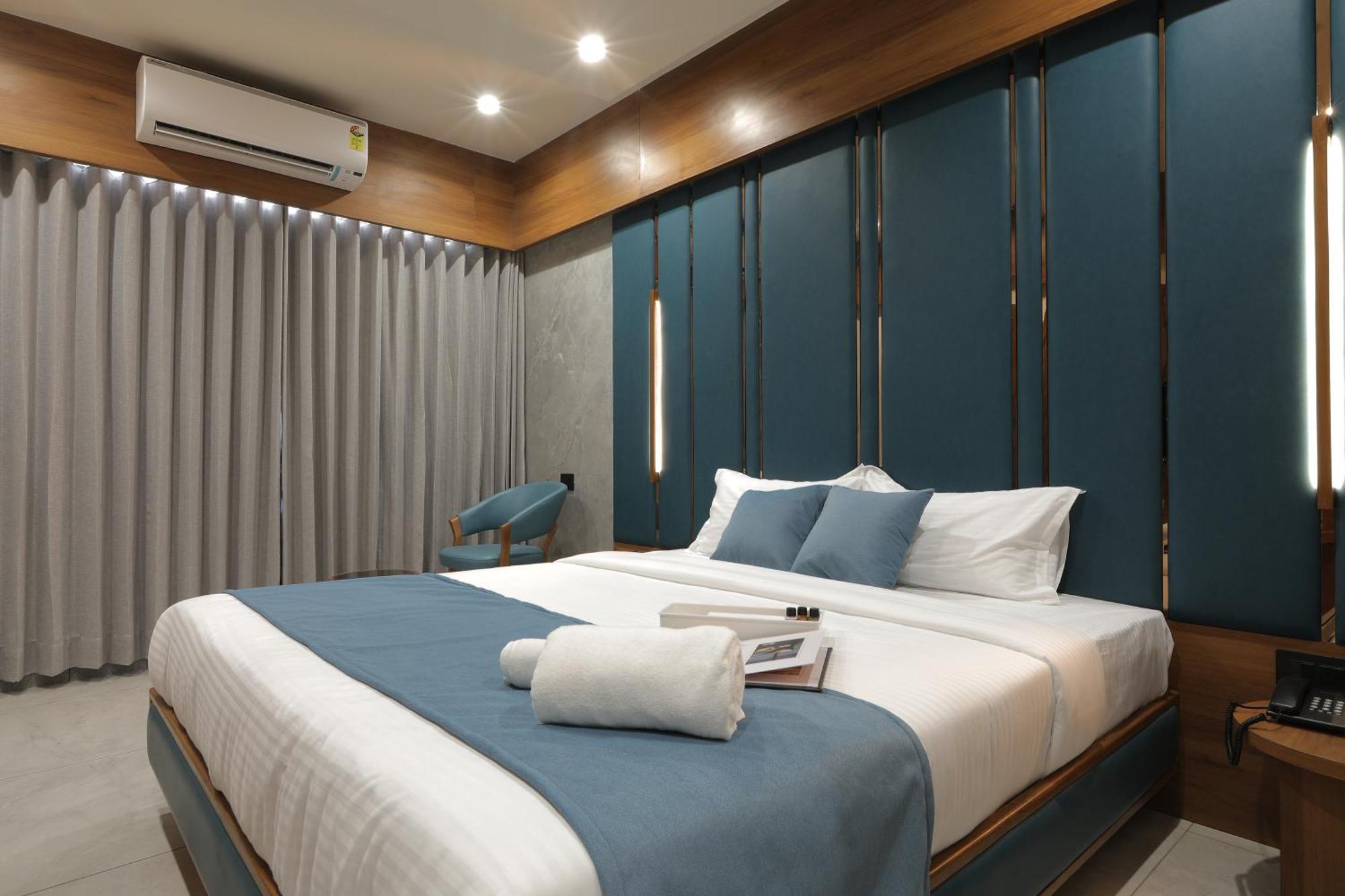 Plenteous Inn Ahmedabad Exterior foto
