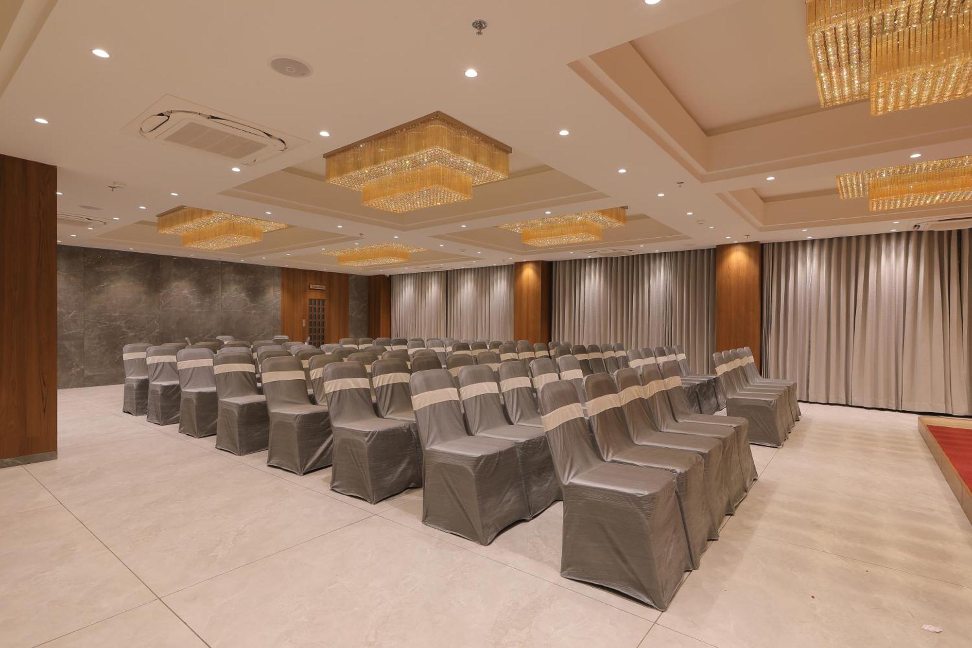 Plenteous Inn Ahmedabad Exterior foto