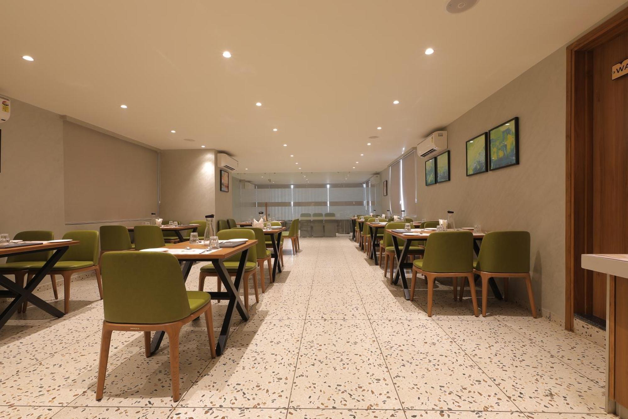 Plenteous Inn Ahmedabad Exterior foto