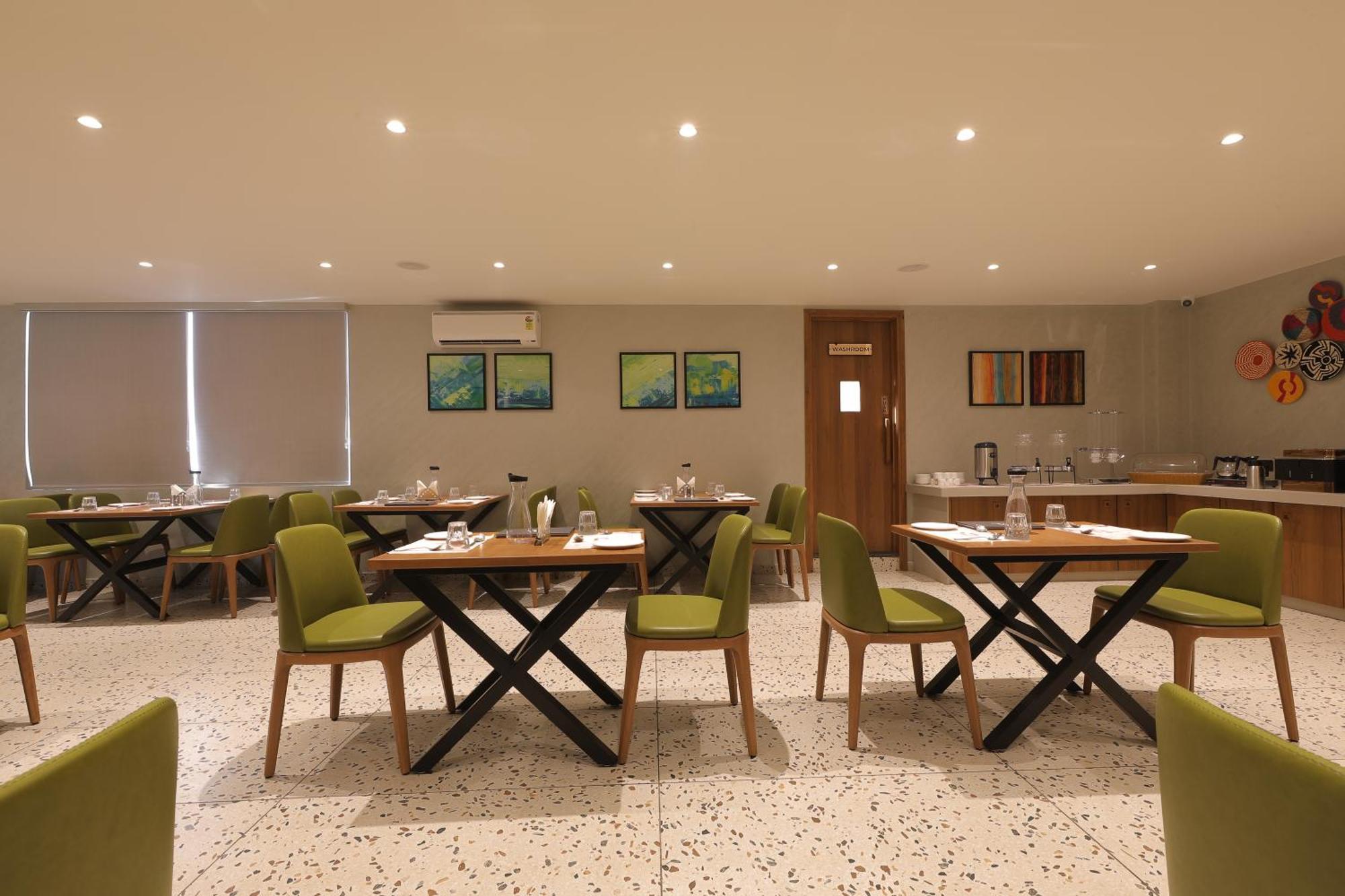 Plenteous Inn Ahmedabad Exterior foto