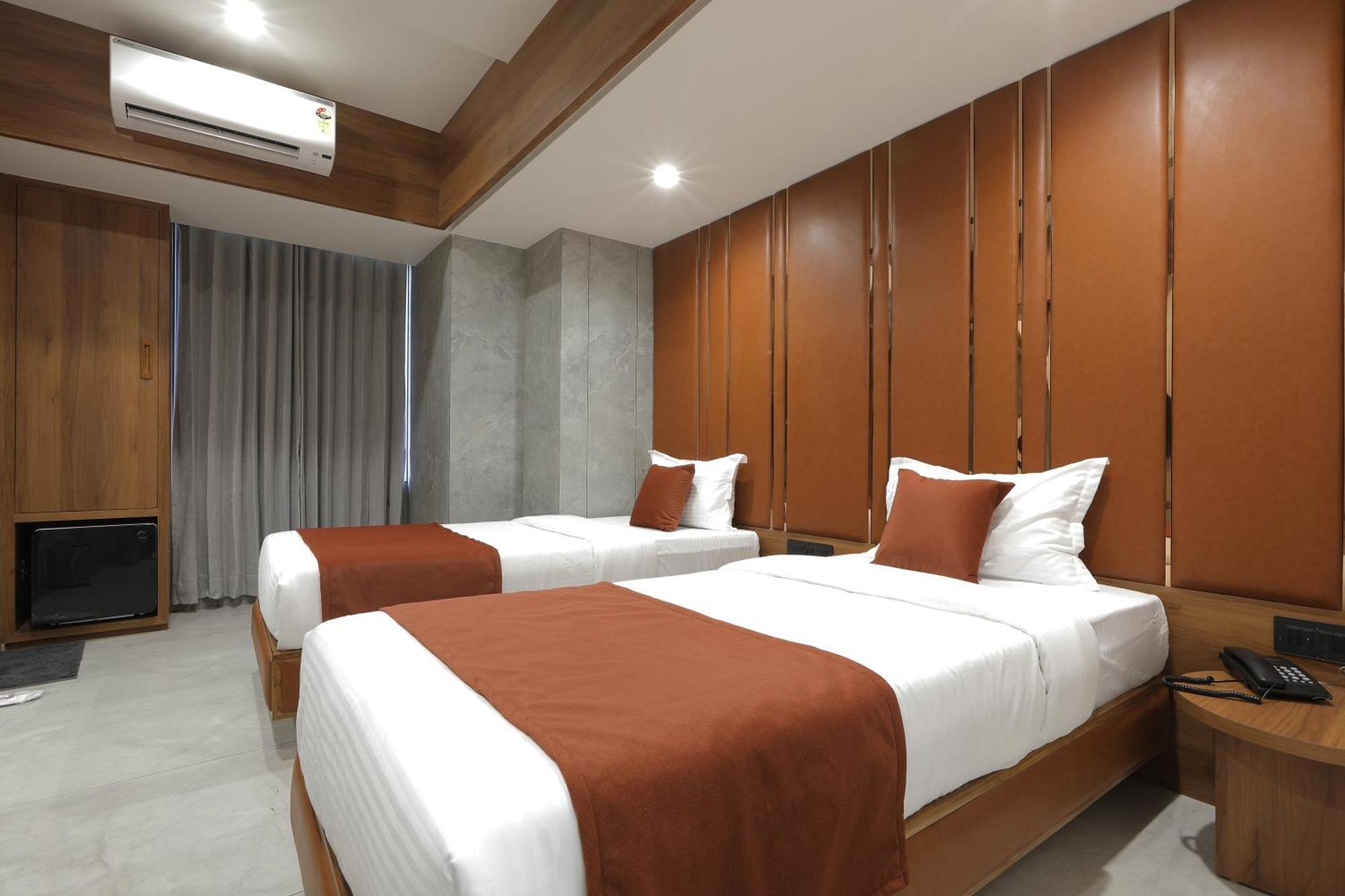Plenteous Inn Ahmedabad Exterior foto