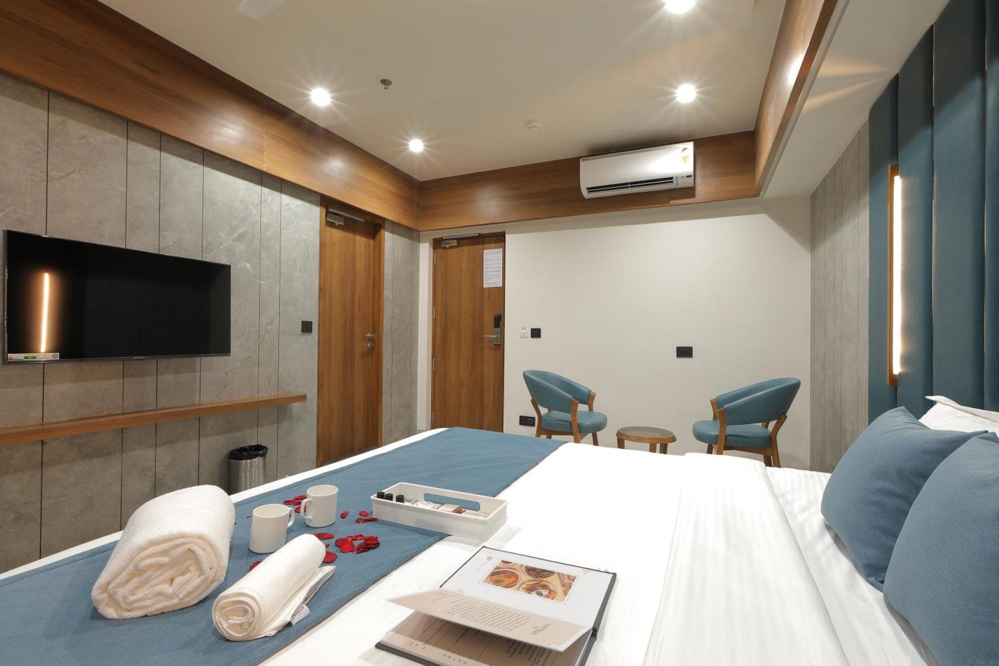 Plenteous Inn Ahmedabad Exterior foto